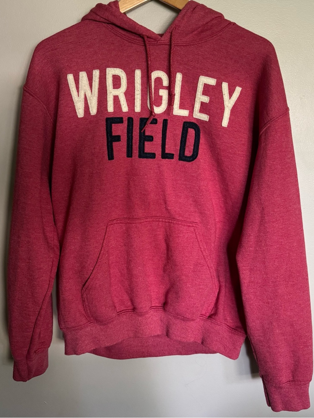 Wrigley Field Chicago Hoodie Med Pink Pullover Sweatshirt Cubs Stadium Souvenir